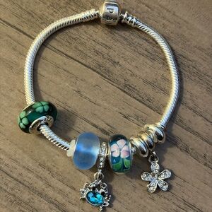 Pandora Moments Snake Chain Bracelet+charm Pandora+6 charms Silver 925. 18CM